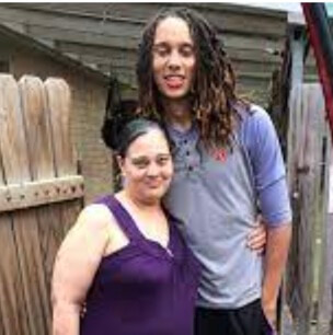 Raymond Griner's wife and daughter.